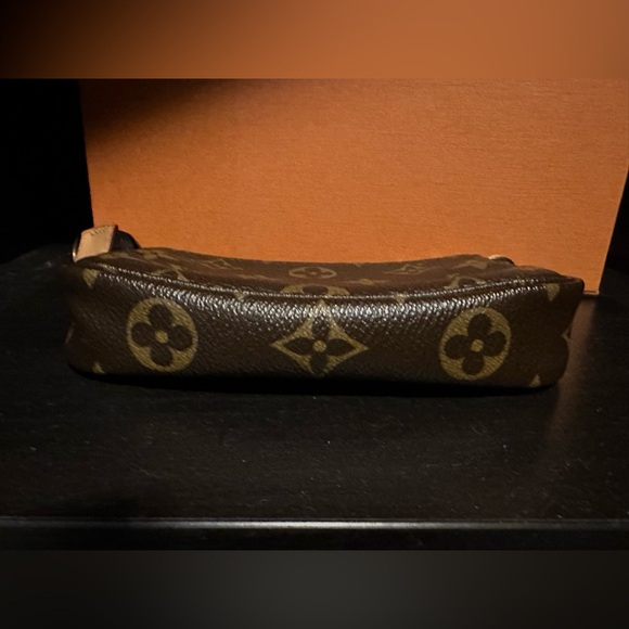Louis Vuitton mini pochette w/ chain - Picture 7 of 7